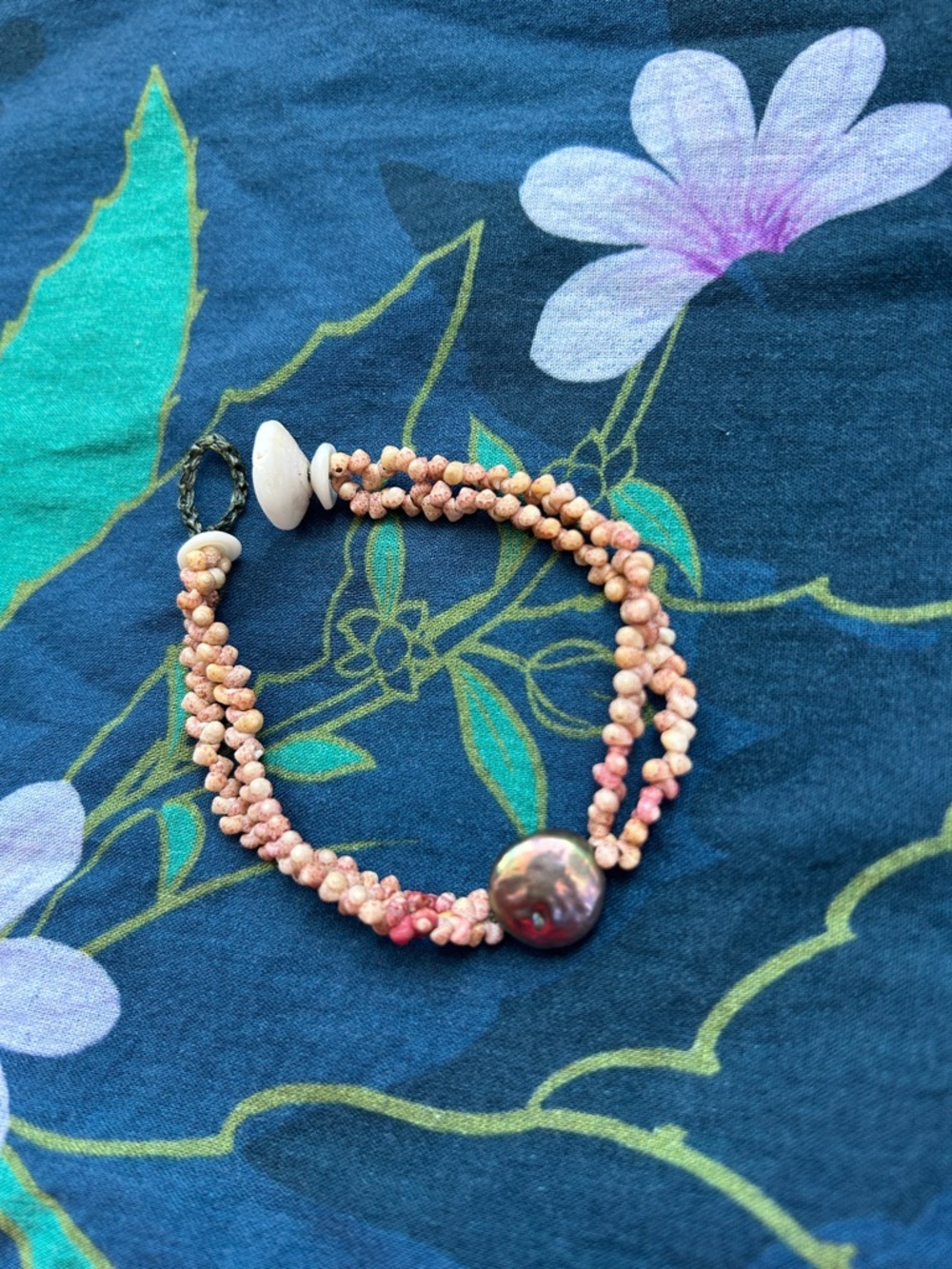 Hawai’i Niihau Shell Bracelet with Pearl Accent